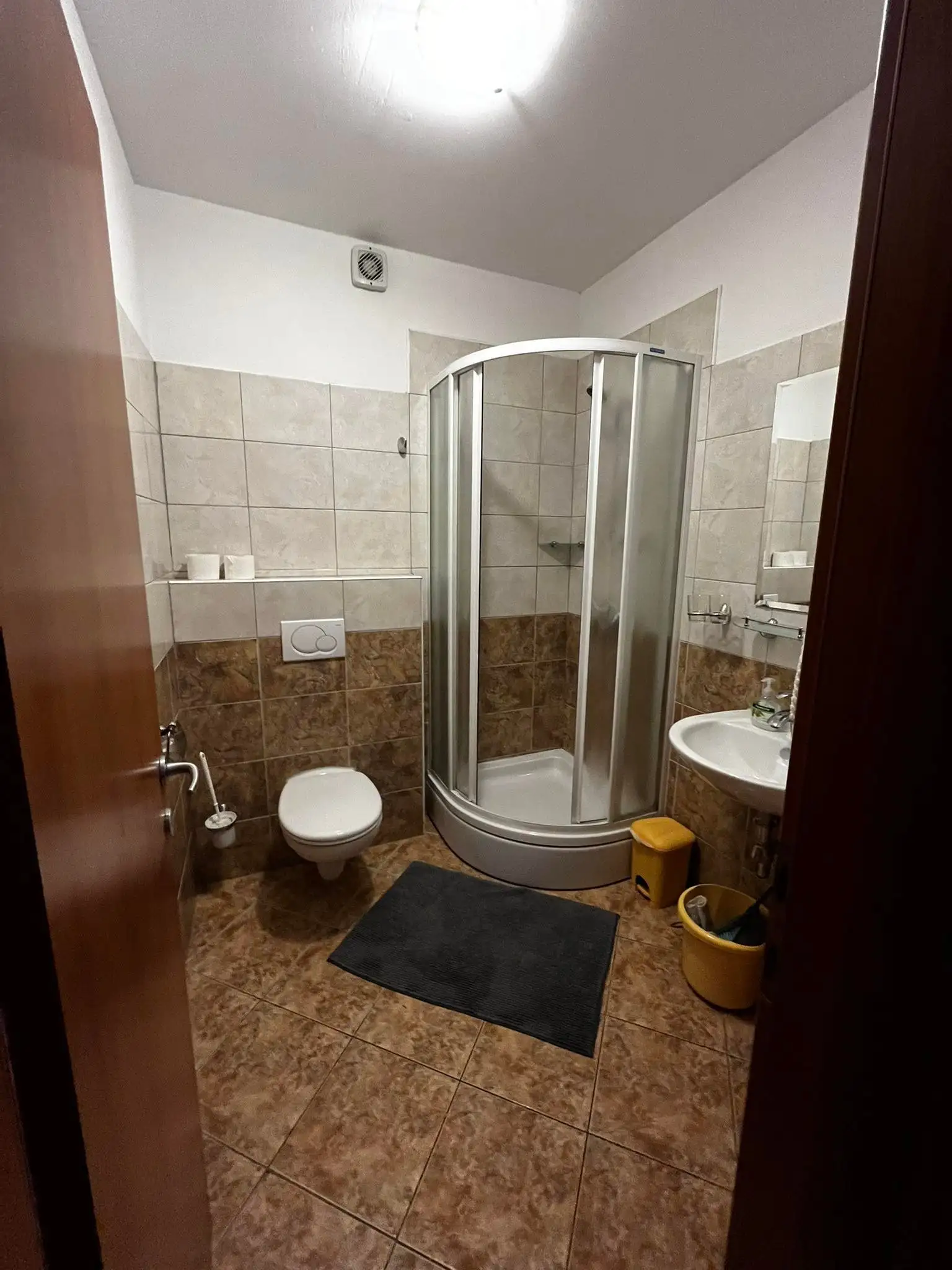 Apartment 3 WC mit Duschkabine